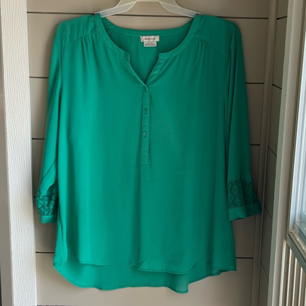 Green Van Heusen blouse with accent sleeves.